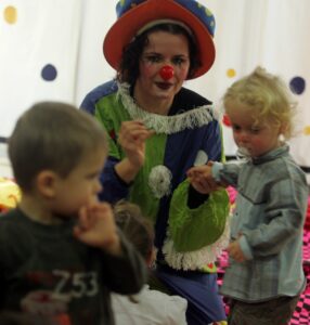 Photos Manuel PASCUAL mention obligatoire
Spectacle pour enfants a la creche la marelle a Chateaurenard le jeudi 15 decembre 2005.